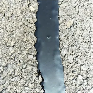 Competitive Price Hot Melt Bitumen Bituminous Sealant Asphalt Caulking Glue for Road Crack Repair High Adhesive Sealant